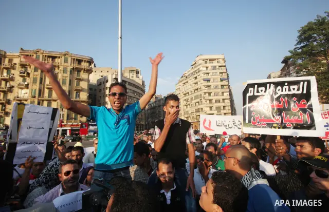 Hundreds of Egyptian activists marched in downtown Cairo to protest against the reassertion of the Emergency Law in the wake of the attack on the Israeli Embassy on 9 September. Egyptian activists marching through the st...