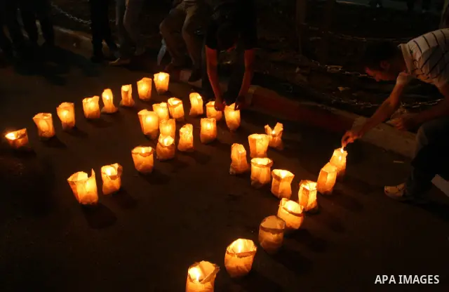 Palestinians light candles representing the number '194' during a rally in the West Bank city of Ramallah, in support of President Mahmoud Abbas' bid for statehood recognition in the United Nations, September 20, 2011. A...