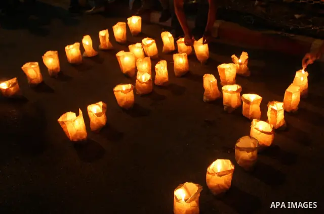 Palestinians light candles representing the number '194' during a rally in the West Bank city of Ramallah, in support of President Mahmoud Abbas' bid for statehood recognition in the United Nations, September 20, 2011. A...