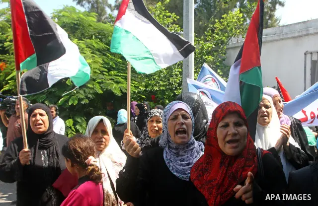 A Palestinian women chant slogans during a demonstration in support of Palestinian leader Mahmud Abbas' bid for statehood recognition at the United Nations on September 21, 2011 in Gaza City. Palestinians are preparing t...