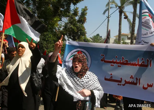 A Palestinian women chant slogans during a demonstration in support of Palestinian leader Mahmud Abbas' bid for statehood recognition at the United Nations on September 21, 2011 in Gaza City. Palestinians are preparing t...