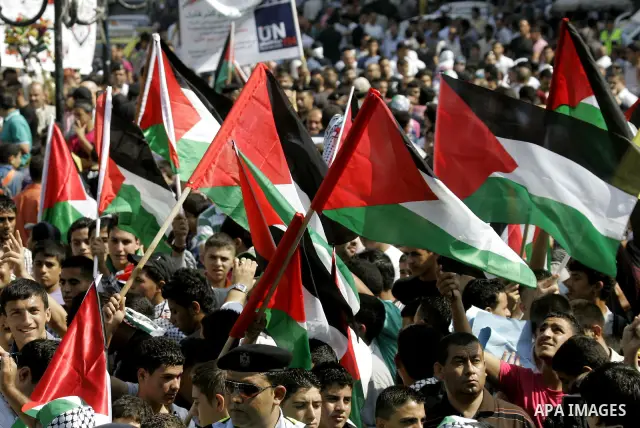 Palestinians rally to express support for the Palestinian bid for statehood recognition at the United Nations on September 21, 2011 in the West Bank city of Nablus. Palestinians are preparing to submit a formal request t...