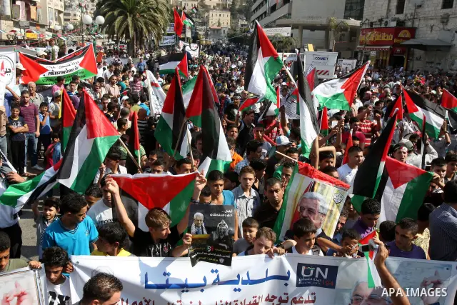 Palestinians rally to express support for the Palestinian bid for statehood recognition at the United Nations on September 21, 2011 in the West Bank city of Nablus. Palestinians are preparing to submit a formal request t...