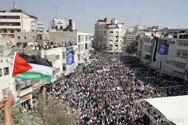 Palestinians participate in a rally in support of the Palestinian bid for statehood recognition in the United Nations, in the West Bank city of Ramallah, Wednesday, Sept. 21, 2011. Thousands of flag-waving Palestinians r...