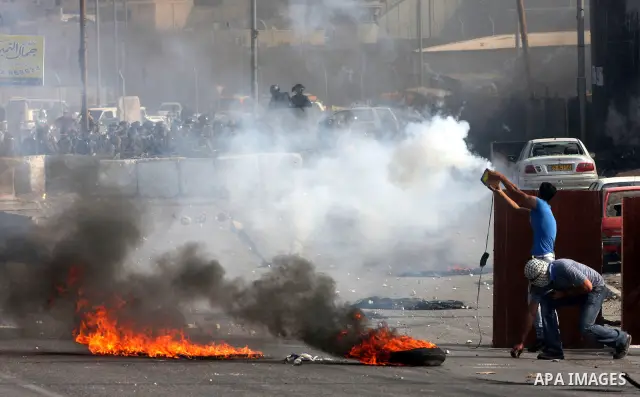Palestinian protesters throw stones at Israeli soldiers during clashes at the Qalandia checkpoint between the West Bank city of Ramallah and Jerusalem, Wednesday, Sept. 21, 2011. Palestinians clashed with Israeli securit...