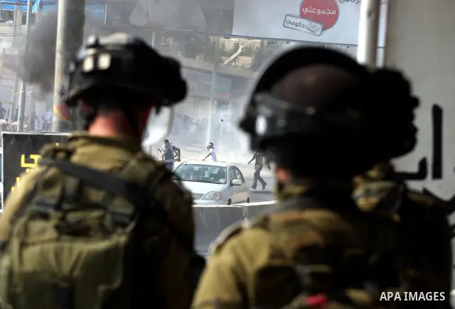 Palestinian protesters throw stones at Israeli soldiers during clashes at the Qalandia checkpoint between the West Bank city of Ramallah and Jerusalem, Wednesday, Sept. 21, 2011. Palestinians clashed with Israeli securit...