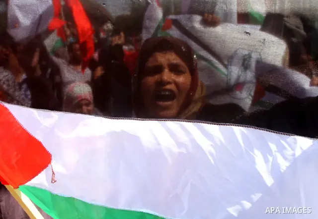 Palestinian women chant slogans and wave their national flag during a demonstration in support of Palestinian leader Mahmud Abbas' bid for statehood recognition at the United Nations on September 22, 2011 in Gaza City. P...