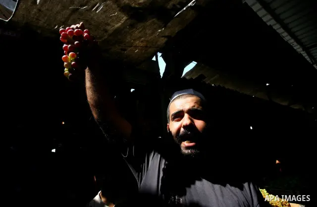 Palestinians during shopping fresh vegetables and goods at a market in Gaza City, on September 23, 2011. Palestinian President Mahmoud Abbas is set to speak later Friday at the U.N., and plans to call on the world body t...