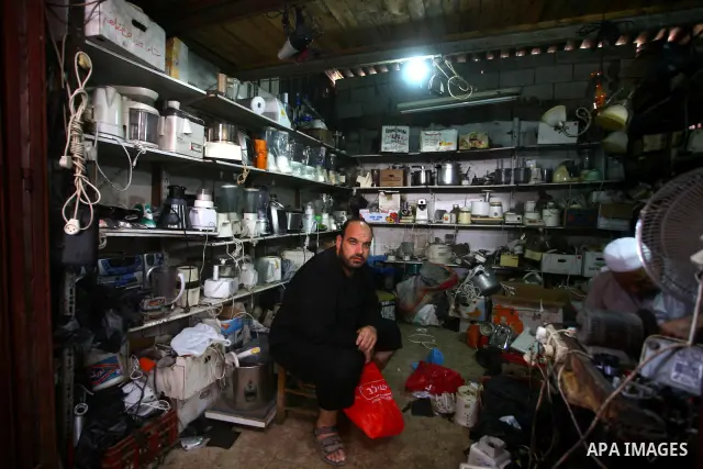 Palestinians during shopping fresh vegetables and goods at a market in Gaza City, on September 23, 2011. Palestinian President Mahmoud Abbas is set to speak later Friday at the U.N., and plans to call on the world body t...
