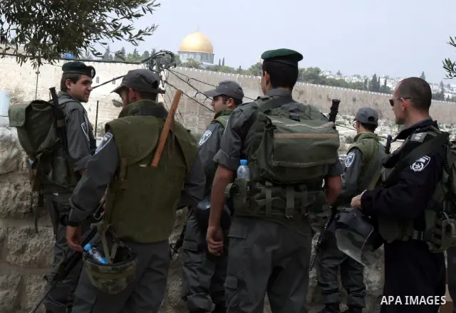 Israeli border police officers stand guard during clashes with Palestinian stone-throwers in the Arab east Jerusalem neighbourhood of Ras al-Amud September 23, 2011. The Dome of the Rock on the compound known to Muslims...