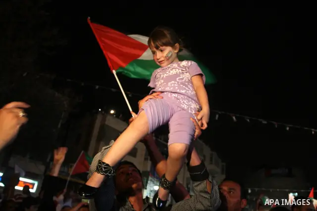 Palestinians attend a public screening of Palestinian President Mahmoud Abbas' speech at the United Nations, in the West Bank city of Ramallah September 23, 2011. Abbas asked the United Nations on Friday to recognize a s...