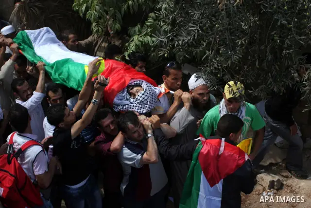 Palestinian mourners carry the body of Issam Badran during his funeral in the West Bank village of Qusra near Nablus, on Sept. 24, 2011. The 37-year-old Issam Badran was wounded by Israeli forces during a demonstration i...