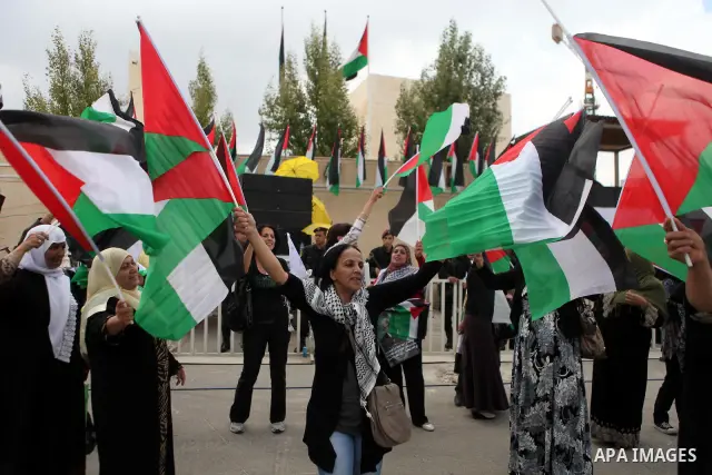 Thousands of cheering Palestinians welcome their president Mahmud Abbas outside his Ramallah headquarters on Sept. 25, 2011, as he returned from delivering a historic UN membership bid. Photo by Issam Rimawi