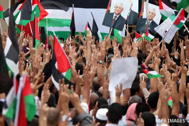 Thousands of cheering Palestinians welcome their president Mahmud Abbas outside his Ramallah headquarters on Sept. 25, 2011, as he returned from delivering a historic UN membership bid. Photo by Issam Rimawi
