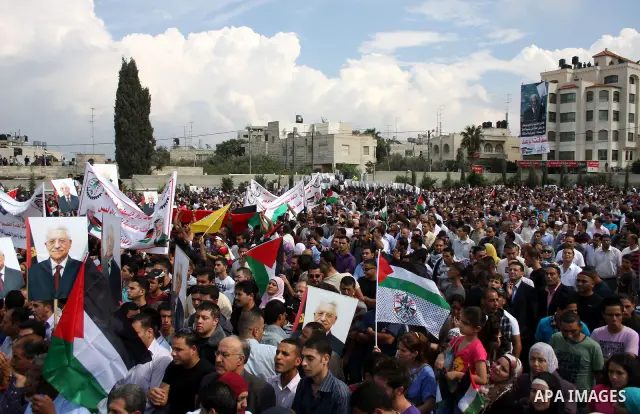 Thousands of cheering Palestinians welcome their president Mahmud Abbas outside his Ramallah headquarters on Sept. 25, 2011, as he returned from delivering a historic UN membership bid. Photo by Issam Rimawi