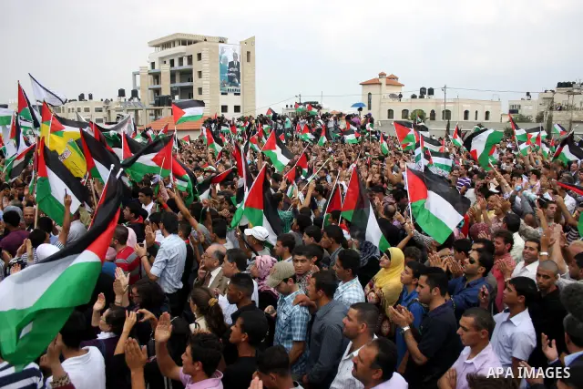 Thousands of cheering Palestinians welcome their president Mahmud Abbas outside his Ramallah headquarters on Sept. 25, 2011, as he returned from delivering a historic UN membership bid. Photo by Issam Rimawi