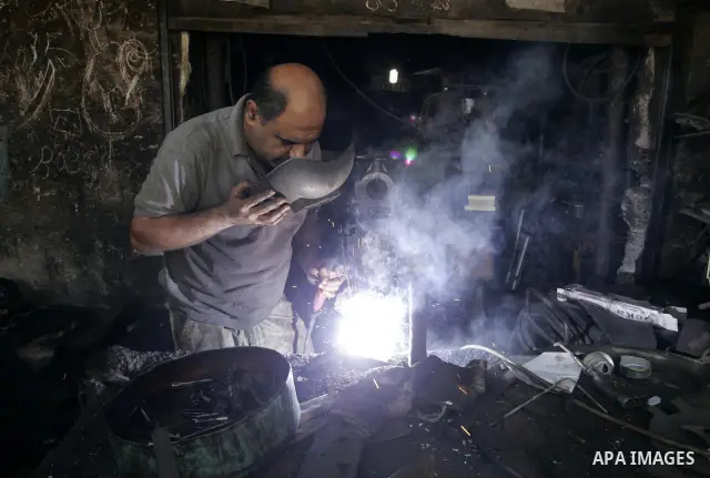 A Palestinian man works at a metal workshop in Rafah, southern Gaza Strip on Sept 28, 2011. An Israeli cabinet minister urged the government to accept a Quartet proposal for an immediate renewal of talks with the Palesti...