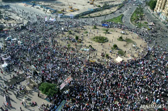 A general view of protesters at Tahrir Square after Friday prayers in Cairo September 30, 2011. Several thousand Egyptians are protesting against the country's military ruler's decision to retain the much hated emergency...