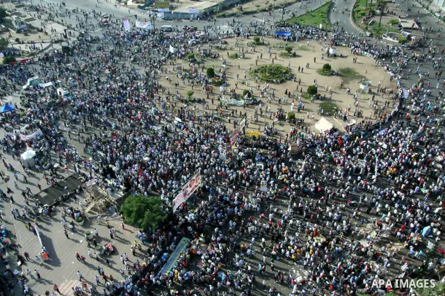 A general view of protesters at Tahrir Square after Friday prayers in Cairo September 30, 2011. Several thousand Egyptians are protesting against the country's military ruler's decision to retain the much hated emergency...