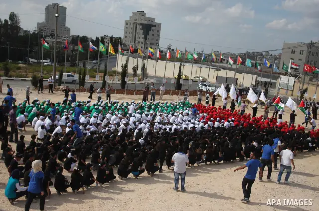 Palestinian children with their bodies make up the Palestinian flag ,in the West Bank city of Ramallah October 1, 2011. A U.N. Security Council panel on admitting new members to the United Nations met on Friday for the f...