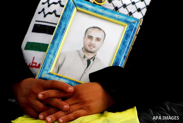 Families of Palestinian prisoners held in Israeli jails protest outside the International Committee of the Red Cross (ICRC) offices in Gaza City on October 2, 2011 in support of prisoners on hunger strike. Photo by Ashra...