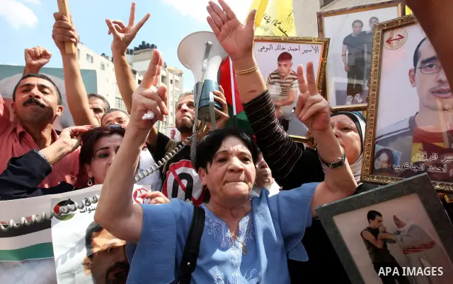 Palestinians take part in a protest in the West Bank city of Nablus on October 3, 2011, to show their solidarity with Palestinian prisoners held in Israeli jails. On Wednesday, Palestinian prisoners in Israel went on a h...