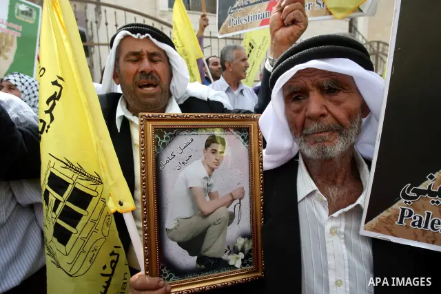 Palestinians take part in a protest in the West Bank city of Nablus on October 3, 2011, to show their solidarity with Palestinian prisoners held in Israeli jails. On Wednesday, Palestinian prisoners in Israel went on a h...