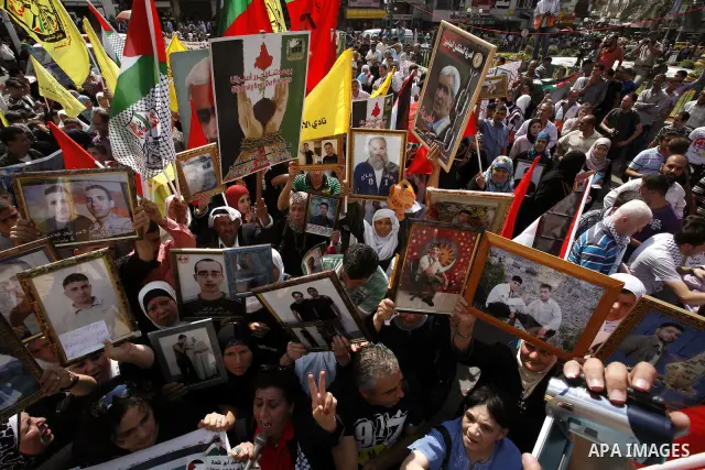 Palestinians take part in a protest in the West Bank city of Nablus on October 3, 2011, to show their solidarity with Palestinian prisoners held in Israeli jails. On Wednesday, Palestinian prisoners in Israel went on a h...