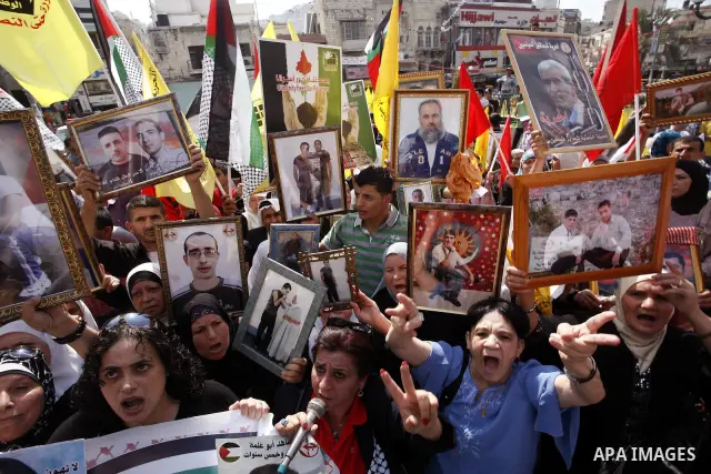 Palestinians take part in a protest in the West Bank city of Nablus on October 3, 2011, to show their solidarity with Palestinian prisoners held in Israeli jails. On Wednesday, Palestinian prisoners in Israel went on a h...
