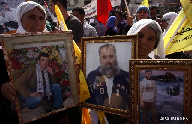 Palestinians take part in a protest in the West Bank city of Nablus on October 3, 2011, to show their solidarity with Palestinian prisoners held in Israeli jails. On Wednesday, Palestinian prisoners in Israel went on a h...