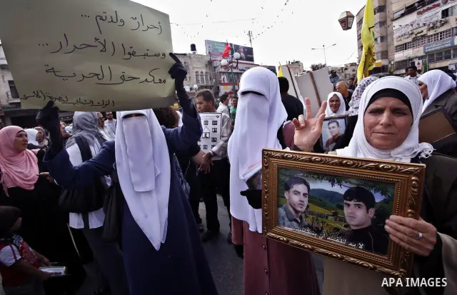 Palestinians take part in a protest in the West Bank city of Nablus on October 3, 2011, to show their solidarity with Palestinian prisoners held in Israeli jails. On Wednesday, Palestinian prisoners in Israel went on a h...