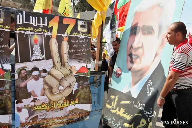 Palestinians take part in a protest in the West Bank city of Nablus on October 3, 2011, to show their solidarity with Palestinian prisoners held in Israeli jails. On Wednesday, Palestinian prisoners in Israel went on a h...