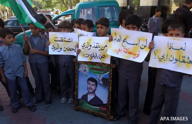 Palestinian students take part in a protest demanding for release of Palestinian prisoners in Israeli jails, at the Red Cross head headquarters in Gaza City on Oct. 4, 2011. Palestinians continue their protests in the We...