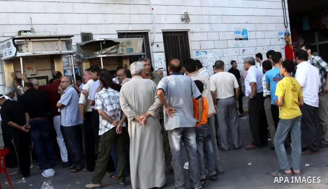 Palestinian Authority civil servants gather outside the Arab Bank in Gaza city on Oct. 04,2011, to withdraw their monthly salaries. Photo by Mohammed Asad
