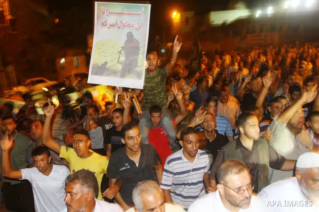 Palestinian Jihad Islamic supporters take part in a protest in Gaza city October 5, 2011, to show their solidarity with Palestinian prisoners held in Israeli jails. Hundreds of Palestinians in Israeli jails have joined a...