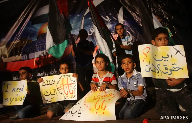 Palestinian Hamas supporters take part in a protest in Gaza city October 5, 2011, to show their solidarity with Palestinian prisoners held in Israeli jails. Hundreds of Palestinians in Israeli jails have joined a hunger...