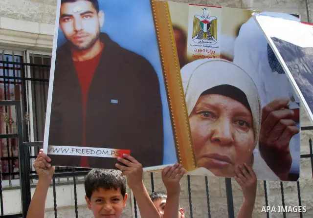 Palestinian children attend a demonstration calling for the release of prisoners held in Israeli jails and in support of inmates in hunger strike, on Oct, 06, 2011 in the West Bank city of Ramallah. Thousands of Palestin...