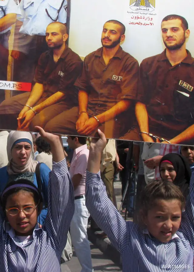 Palestinian children attend a demonstration calling for the release of prisoners held in Israeli jails and in support of inmates in hunger strike, on Oct, 06, 2011 in the West Bank city of Ramallah. Thousands of Palestin...