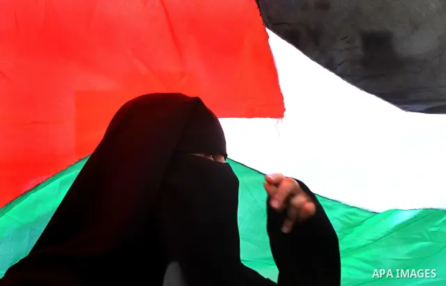 Palestinian women take part in a protest in Gaza City Oct, 06, 2011, to show solidarity with Palestinian prisoners held in Israeli jails. Hundreds of Palestinians in Israeli jails have joined a hunger strike to protest a...