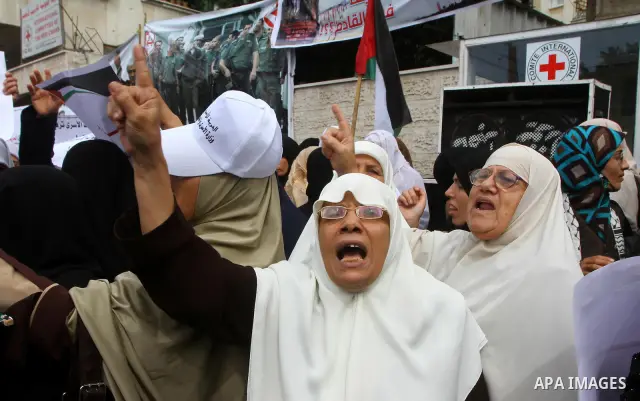 Palestinian women take part in a protest in Gaza City Oct, 06, 2011, to show solidarity with Palestinian prisoners held in Israeli jails. Hundreds of Palestinians in Israeli jails have joined a hunger strike to protest a...