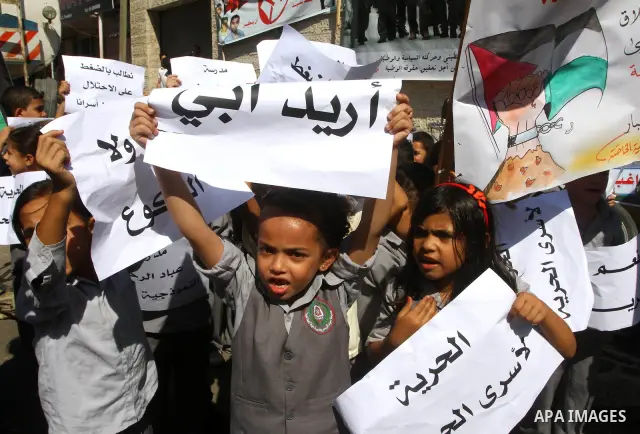Palestinian women take part in a protest in Gaza City Oct, 06, 2011, to show solidarity with Palestinian prisoners held in Israeli jails. Hundreds of Palestinians in Israeli jails have joined a hunger strike to protest a...