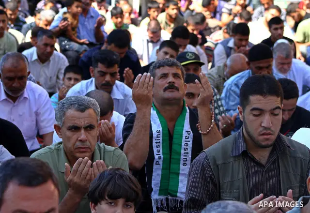 Palestinian Muslim worshippers attend Friday prayer next to the Red Cross building in Gaza City as they call for the release of Palestinian prisoners from Israeli jails and support of inmates in hunger strike on October...