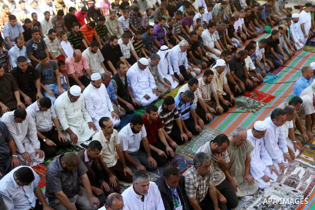 Palestinian Muslim worshippers attend Friday prayer next to the Red Cross building in Gaza City as they call for the release of Palestinian prisoners from Israeli jails and support of inmates in hunger strike on October...