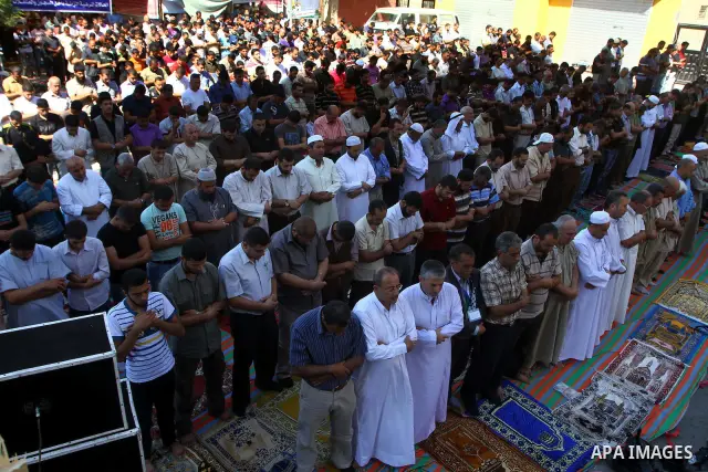 Palestinian Muslim worshippers attend Friday prayer next to the Red Cross building in Gaza City as they call for the release of Palestinian prisoners from Israeli jails and support of inmates in hunger strike on October...