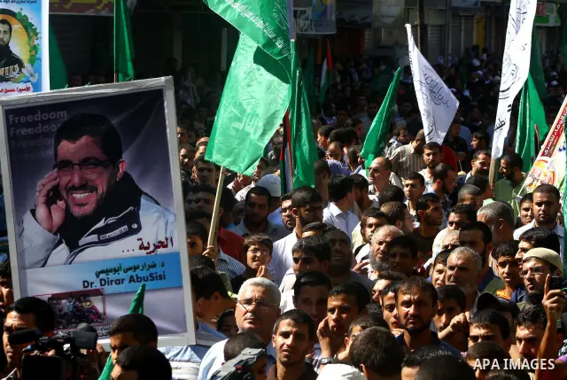 Palestinian Hamas supporters take part in a rally in Jabalya, northern Gaza Strip October 7, 2011, to show solidarity with Palestinian prisoners held in Israeli jails. Hundreds of Palestinians in Israeli jails have joine...