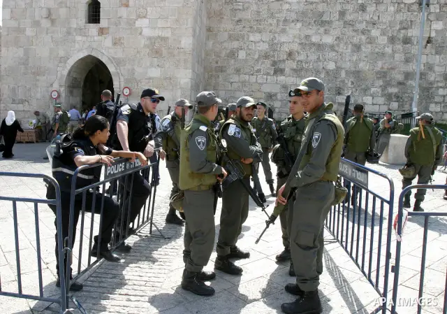 Israeli police stand guard in front of Damascus Gate in Jerusalem's Old City on October 7,2011. Israel limited access to Jerusalem's Al-Aqsa mosque compound for fear of violence on the Muslim weekly day of prayer, which...