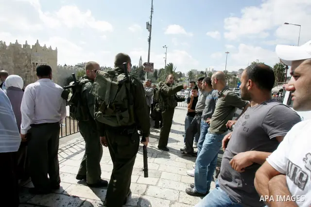 Israeli police stand guard in front of Damascus Gate in Jerusalem's Old City on October 7,2011. Israel limited access to Jerusalem's Al-Aqsa mosque compound for fear of violence on the Muslim weekly day of prayer, which...