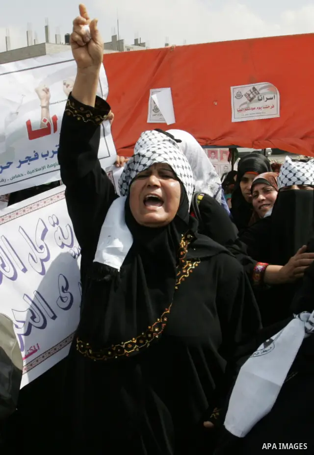 Palestinian women take part in a protest calling for the release of Palestinian prisoners from Israeli jails and in support of inmates in hunger strike on Oct 11, 2011 in Rafah, southern Gaza Strip. Hundreds of Palestini...