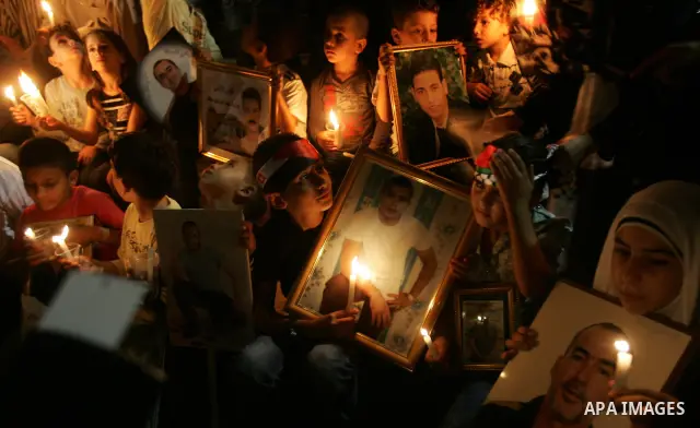 Palestinians take part in a protest calling for the release of Palestinian prisoners from Israeli jails and in support of inmates in hunger strike on October 11, 2011 outside Damascus Gate in Jerusalem's Old City. Accord...