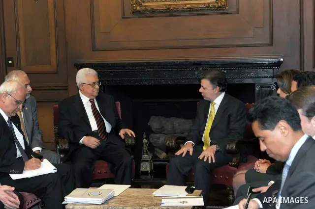 Palestinian President Mahmoud Abbas (Abu Mazen) meets with Colombian President in Bogota on Oct. 11,2011. Photo by Thaer Ganaim